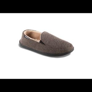 New in box Isotoner Men's Slippers w Memory Foam